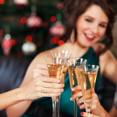 How to Navigate Holiday Parties While Dieting