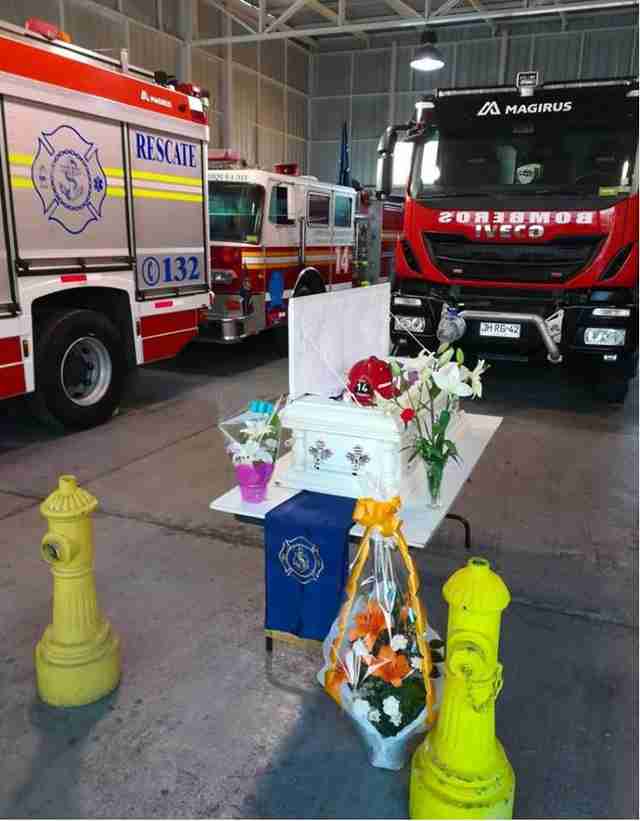 Firefighters Give The Sweetest Goodbye To Their Beloved Station Dog Firefighters Give The Sweetest Goodbye To Their Beloved Station Dog