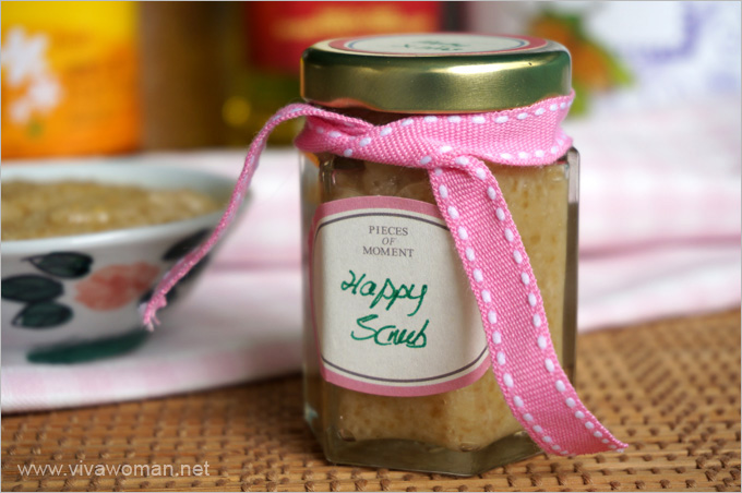 Almond Honey Sugar Scrub1 DIY Beauty: Happy Sugar Scrub For Hands And Lips