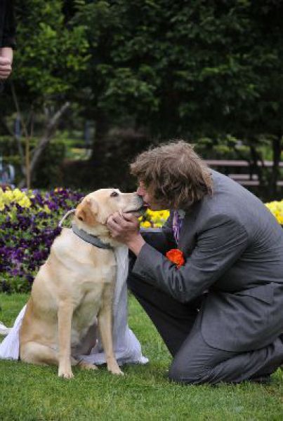 marries4 Australian Guy Marries His Dog