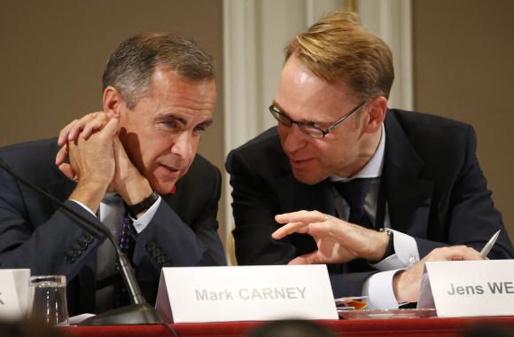 Bank of England Governor Mark Carney (L) and Germany's Bundesbank President Jens Weidmann attend a conference of central bankers hosted by the Bank of France in Paris November 7, 2014.   REUTERS/Charles Platiau