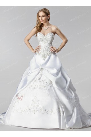 Fashionable Ball Gown Sweetheart Chapel Train Wedding Dress