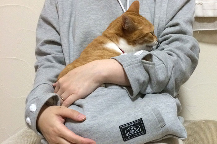 hoodie-cat-pouch-pocket-sweatshirt-mewgaroo-10