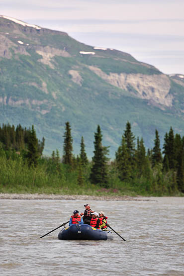 Rafting in Chitina river - Wrangell - St. Elias Alaska