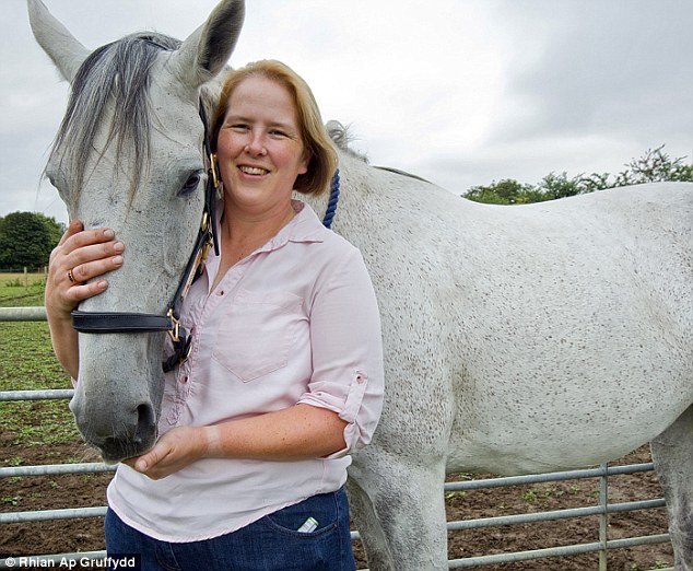Helen Mason's horse Myrtle knew she had cancer before she did, 'there's no doubt about it'