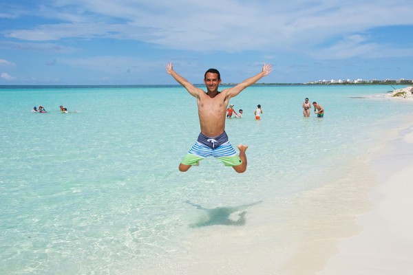 Norbert Jumping in Playa Pilar in Cuba