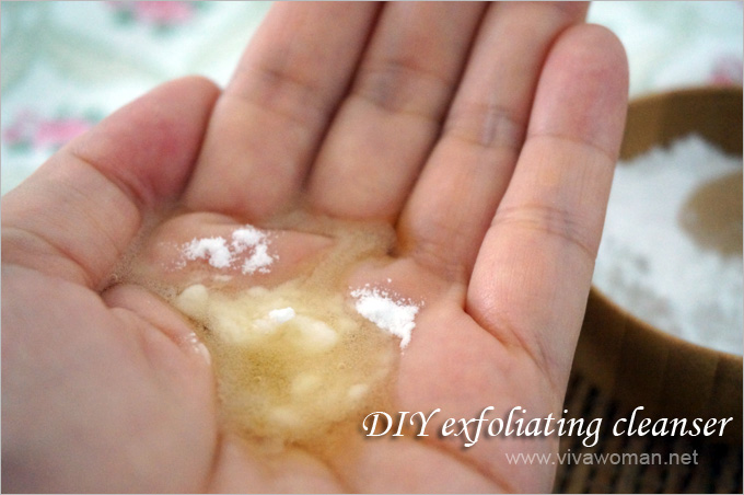 DIY exfoliating cleanser Celeb Secret: How 5 Hollywood Celebrities Use Baking Soda In Their Beauty Routines
