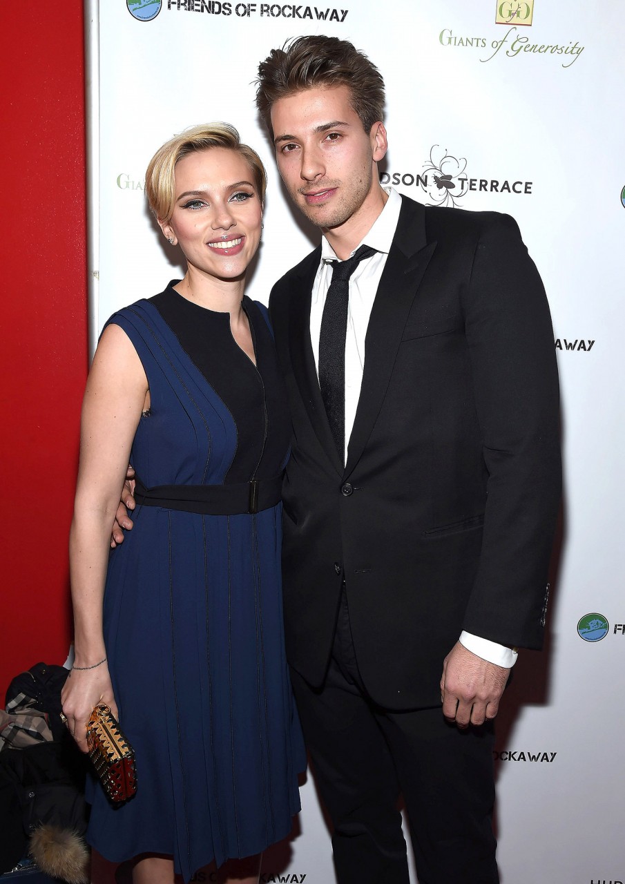 Scarlett Johansson and her twin brother, Hunter Johansson (Gary Gershoff/WireImage)