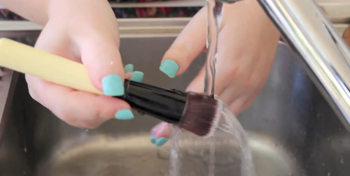How to clean your Makeup Brushes