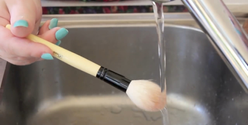 How to clean Makeup Brushes